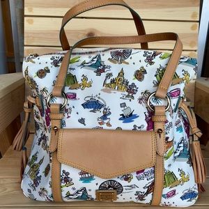 ✨Disneyland Resort Dooney & Bourke bag✨